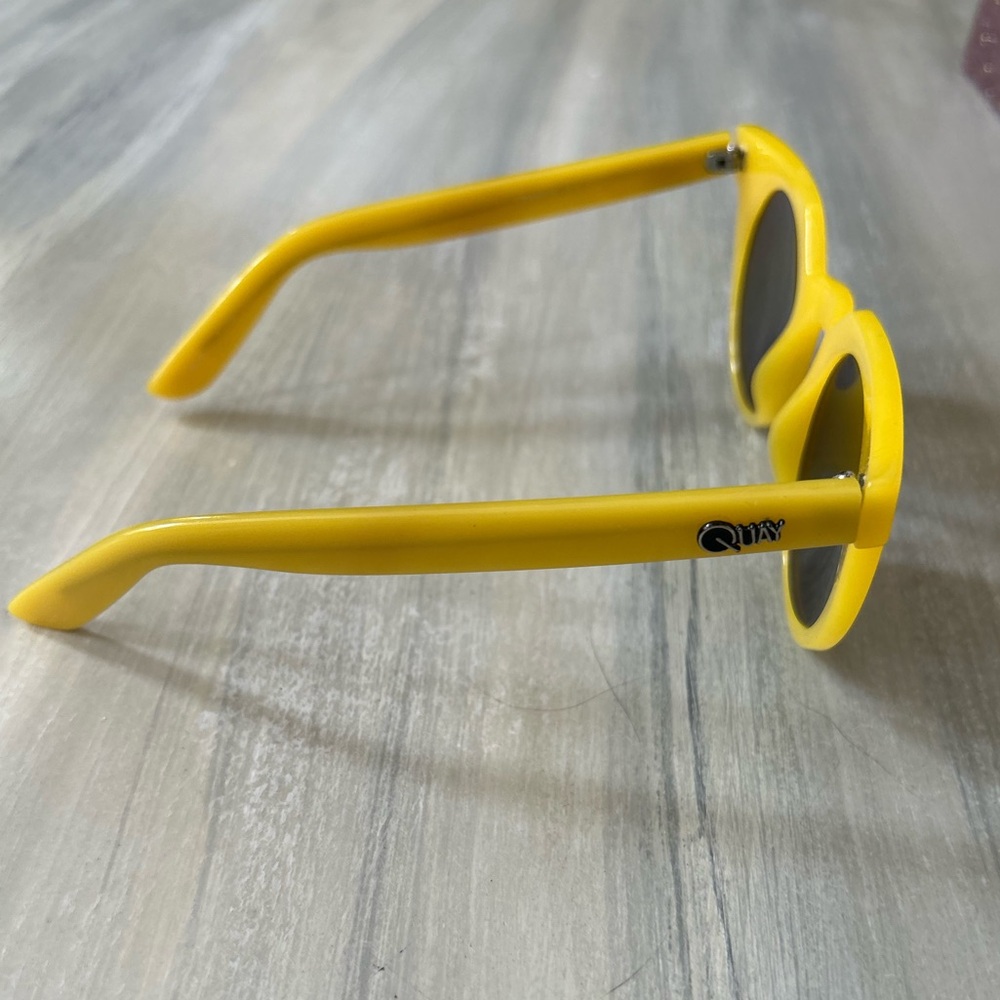 Quay Australia Yellow Frame Round Sunglasses Multicolor Lenses Frankie 3.3 NEW - Picture 13 of 16